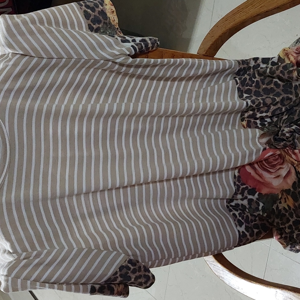 Striped t-shirt with leopard and rose print
